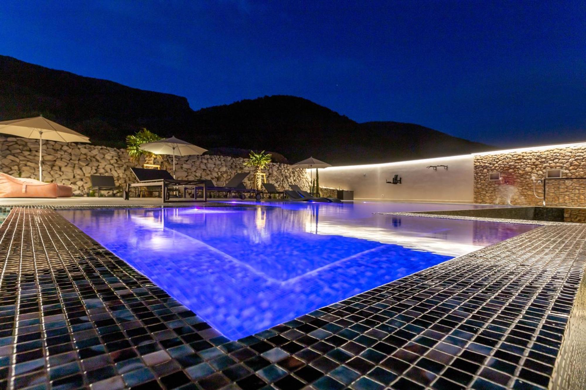 Grey House Apartment โบล ภายนอก รูปภาพ